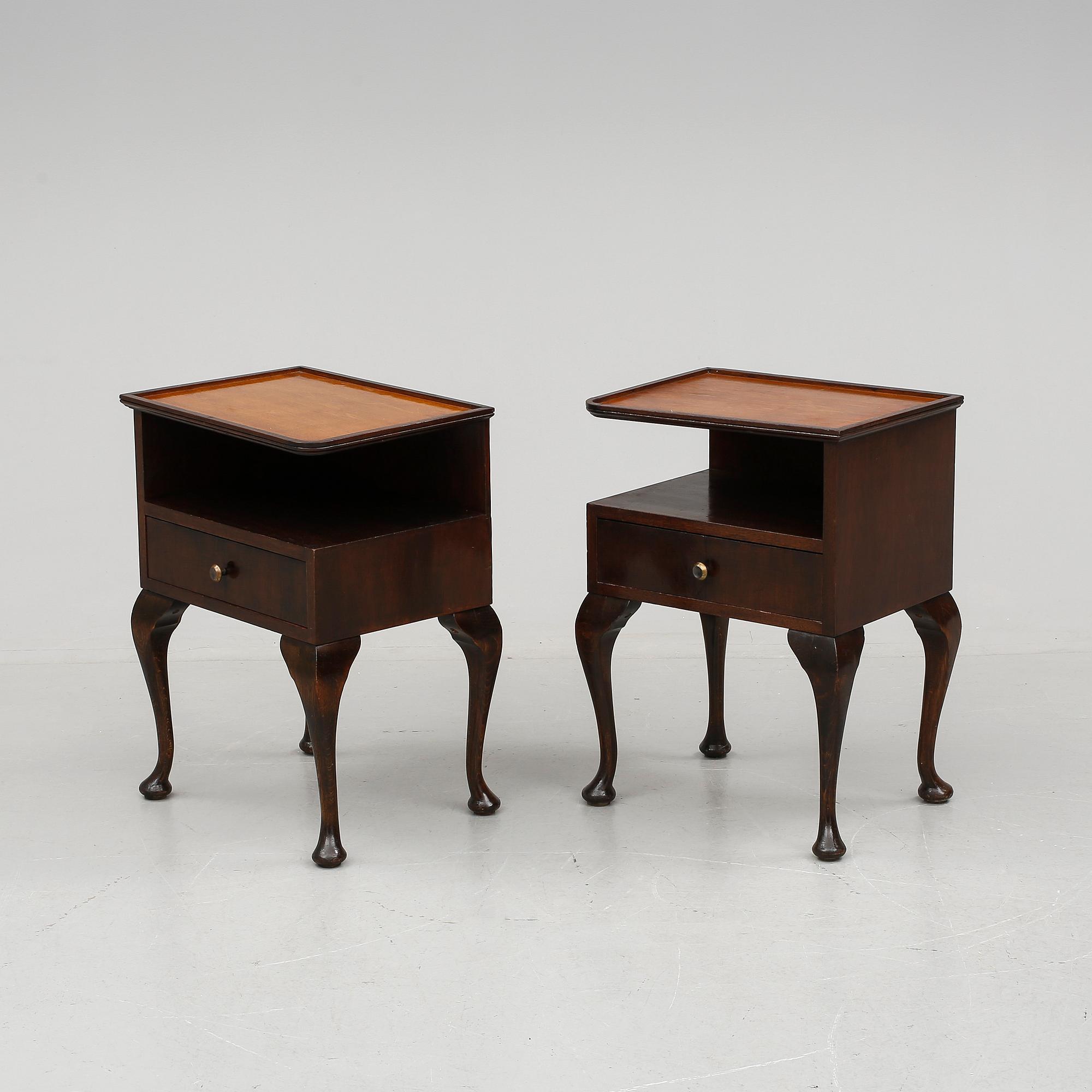 SÄNGBORD, ett par. 1930-/40-tal.