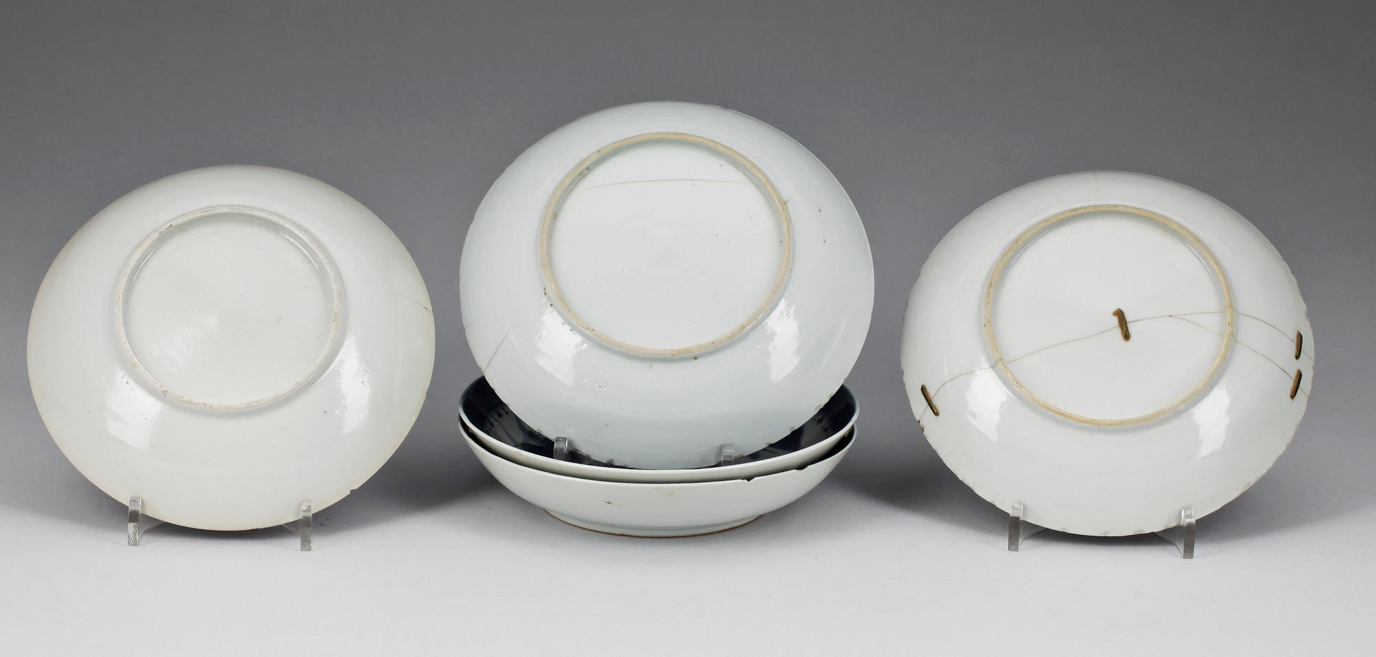 BÄRTALLRIKAR, 5 st, porslin. Qing dynastin. Jiaqing 1796-1820.