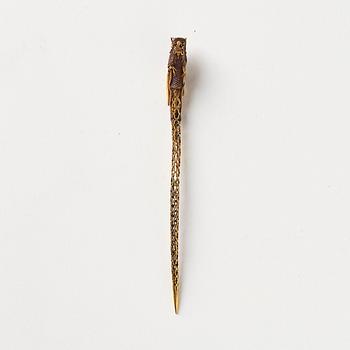 An elegant gold dragon shaped hair pin, Qing dynasty, Qianlong (1736-95).