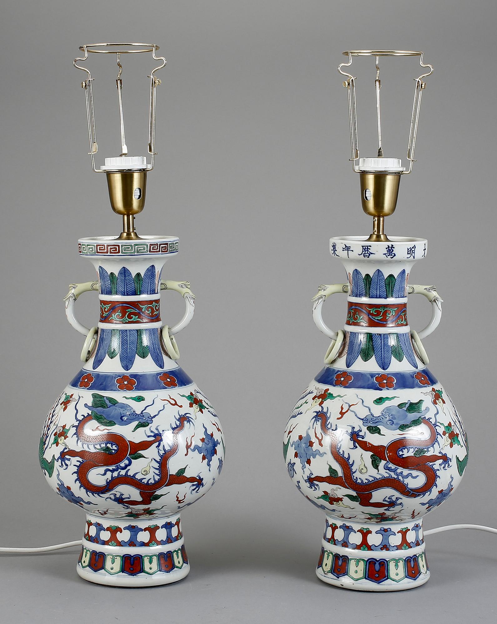 BORDSLAMPOR, ett par, porslin, Kina, 1900-tal.