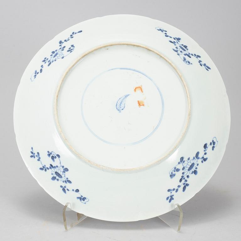 A blue and white dish, Qing dynasty, Kangxi (1662-1722).