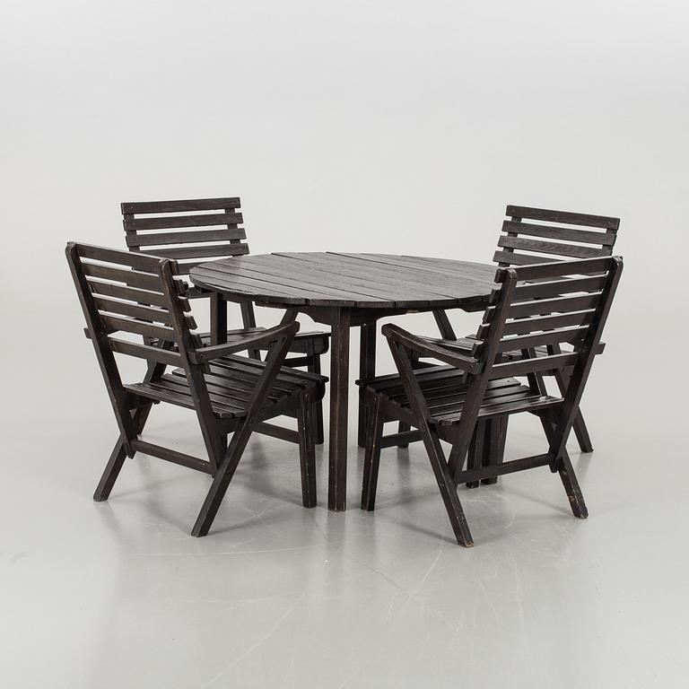 CARL MALMSTEN, garden furniture 'Bergshamra', four chairs and a round table. Mid 20 th century.