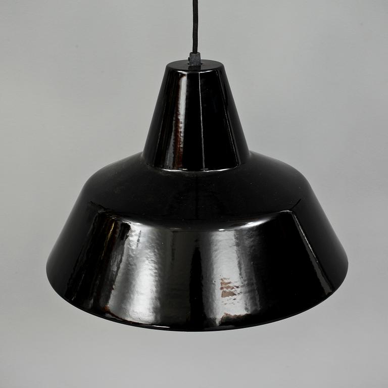 TAKLAMPA, Vaerkstedlampa, Arne Jacobsen, Louis Poulsen. Diam 40, h 27.