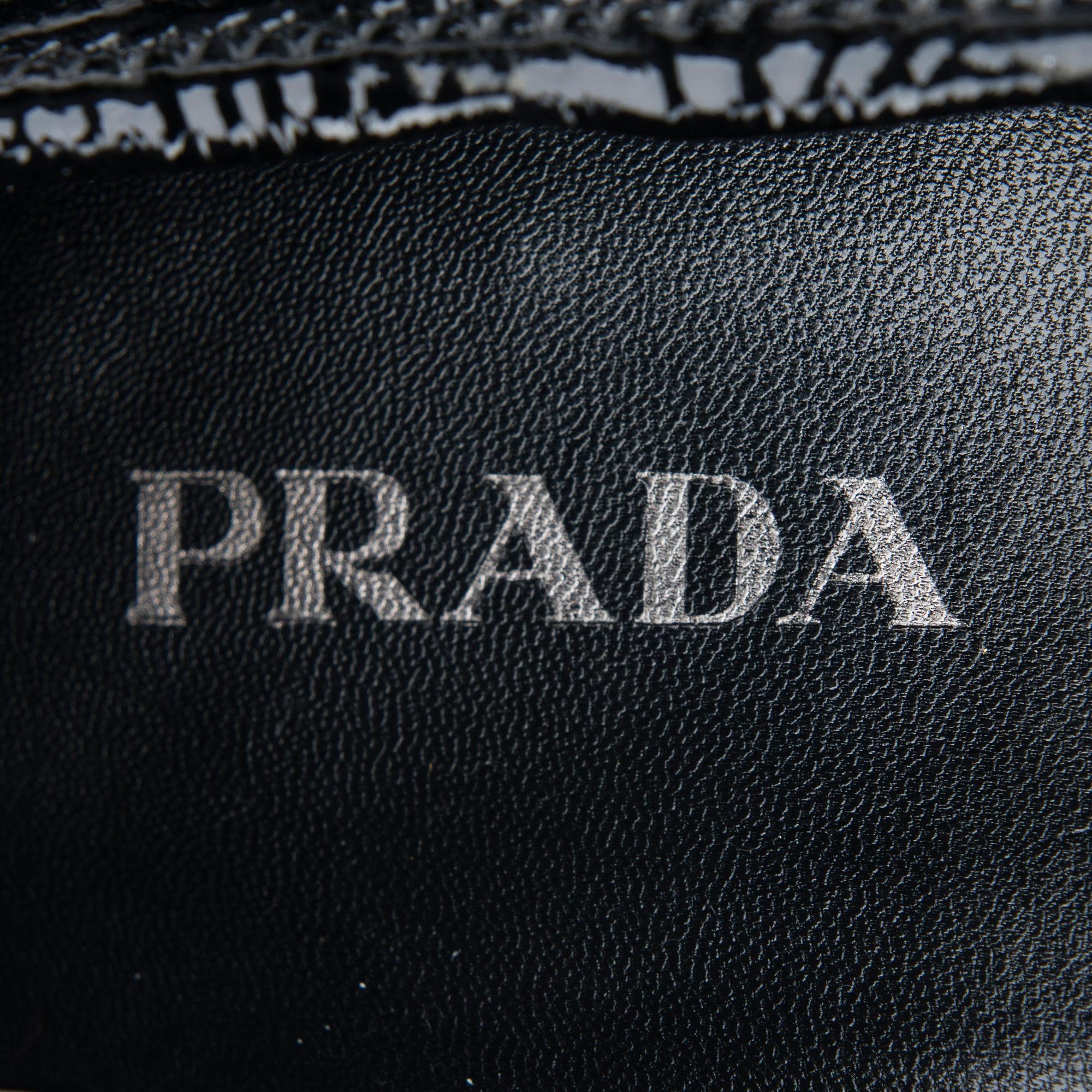 SKOR, Prada.