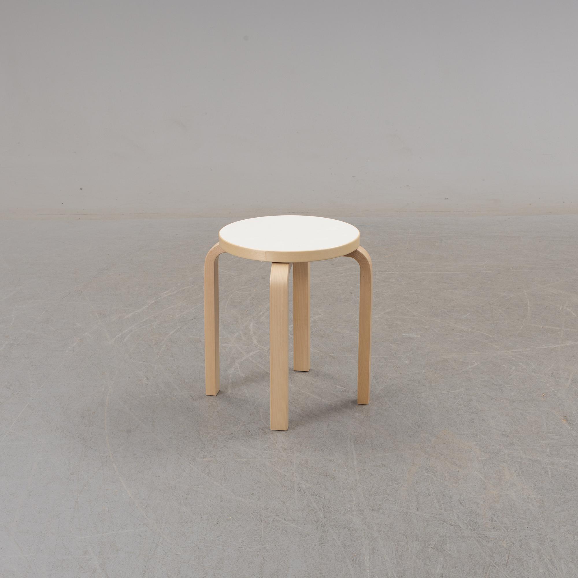 ALVAR AALTO, pallar, fyra st, modell 60 Artek, Finland.