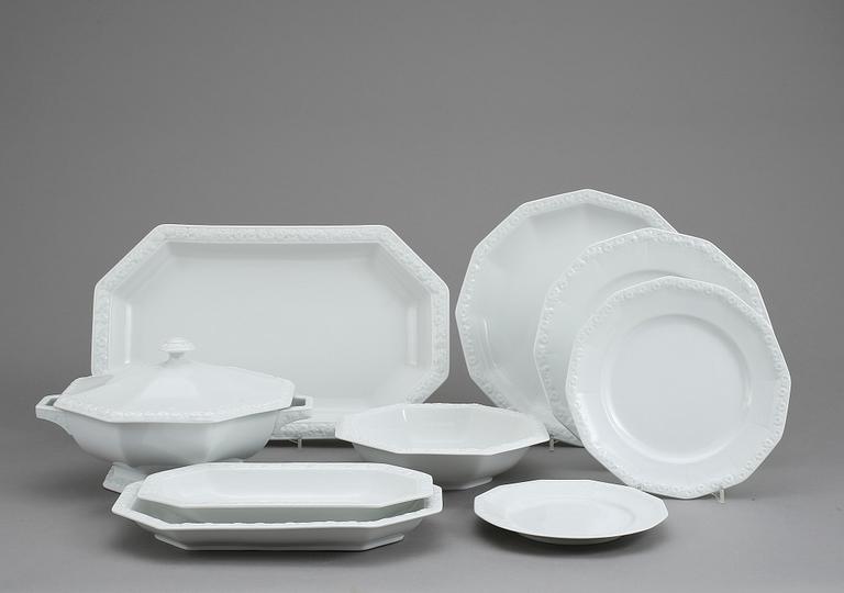 MATSERVIS, porslin, "Classic Rose", 40 delar, Rosenthal, Tyskland.