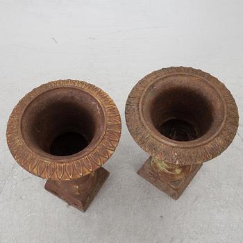 Garden urns, a pair, 20th century.
