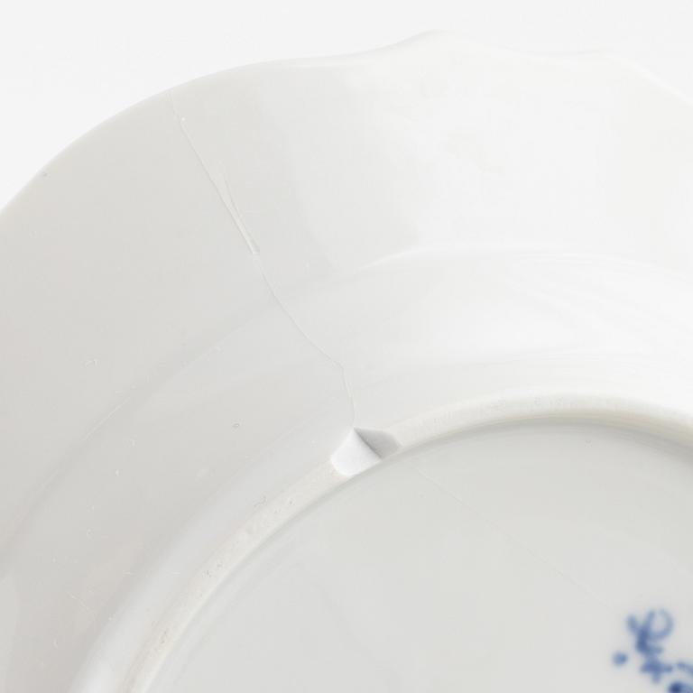 Royal Copenhagen, dining and coffee service, 88 pieces, porcelain, "Blå Blomst", Denmark.