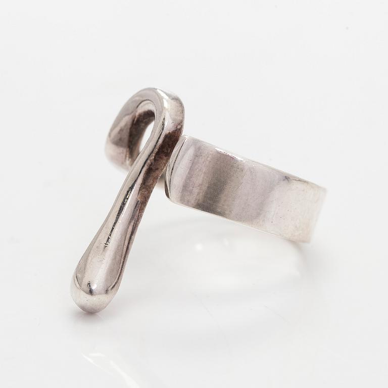 Bernt Högkvist, kaulaketju ja sormus, silver, Sten & Laine, Turku.