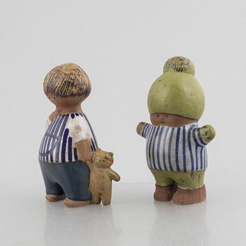 Lisa Larson, figuriner, 2 st, stengods, "Kalle" och "Malin" ur serien "Larsons ungar", Gustavsberg.