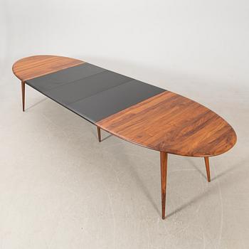 Nissen & Gehl, dining table, "Naver point" model 9942, period piece.