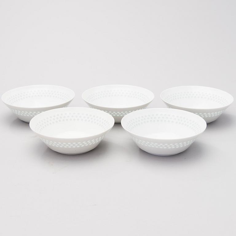 FRIEDL HOLZER-KJELLBERG, ASTIASTO, 34 osaa, "Helmi", riisiposliinia, signeeratut F.H.Kj. Arabia Finland.