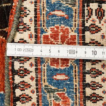 MATTO, an old/semi-antique Veramin, ca 158,5 x 100-105 cm.