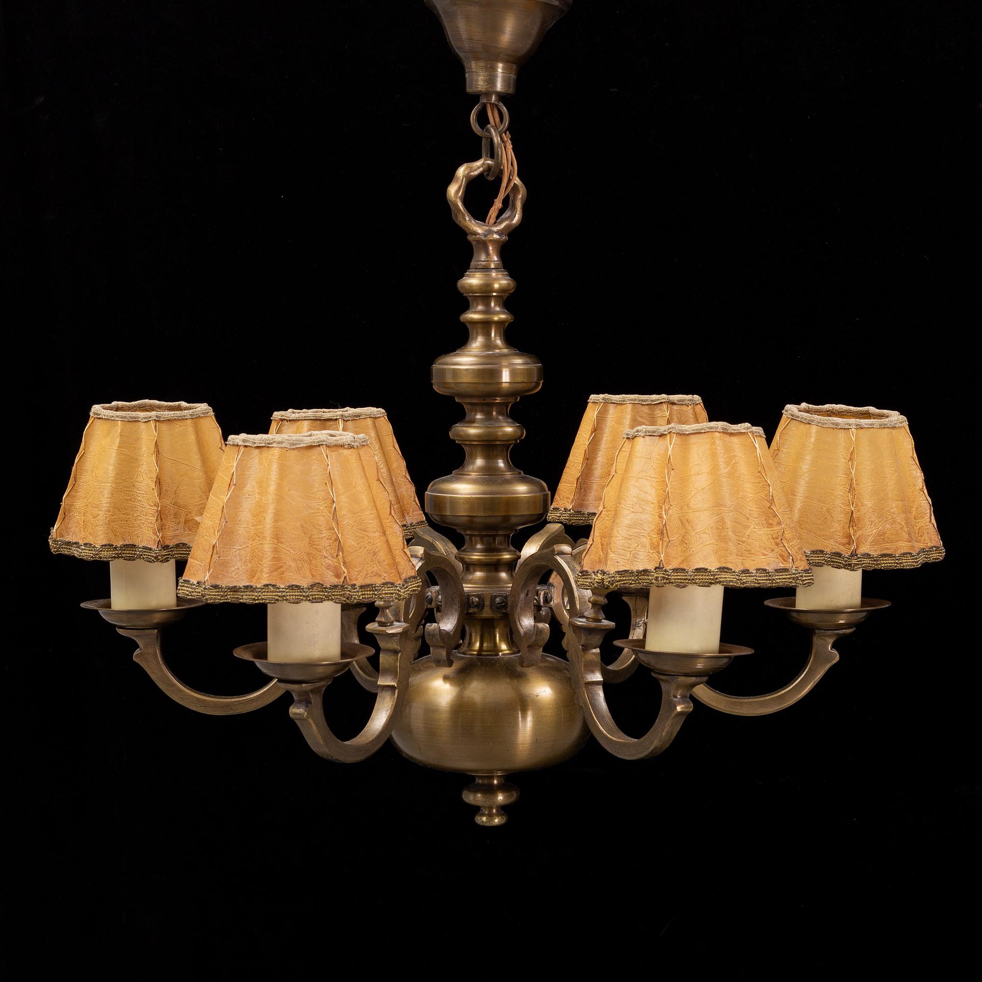 Taklampa, s.k. malmkrona, barockstil, 1900-talets första hälft.