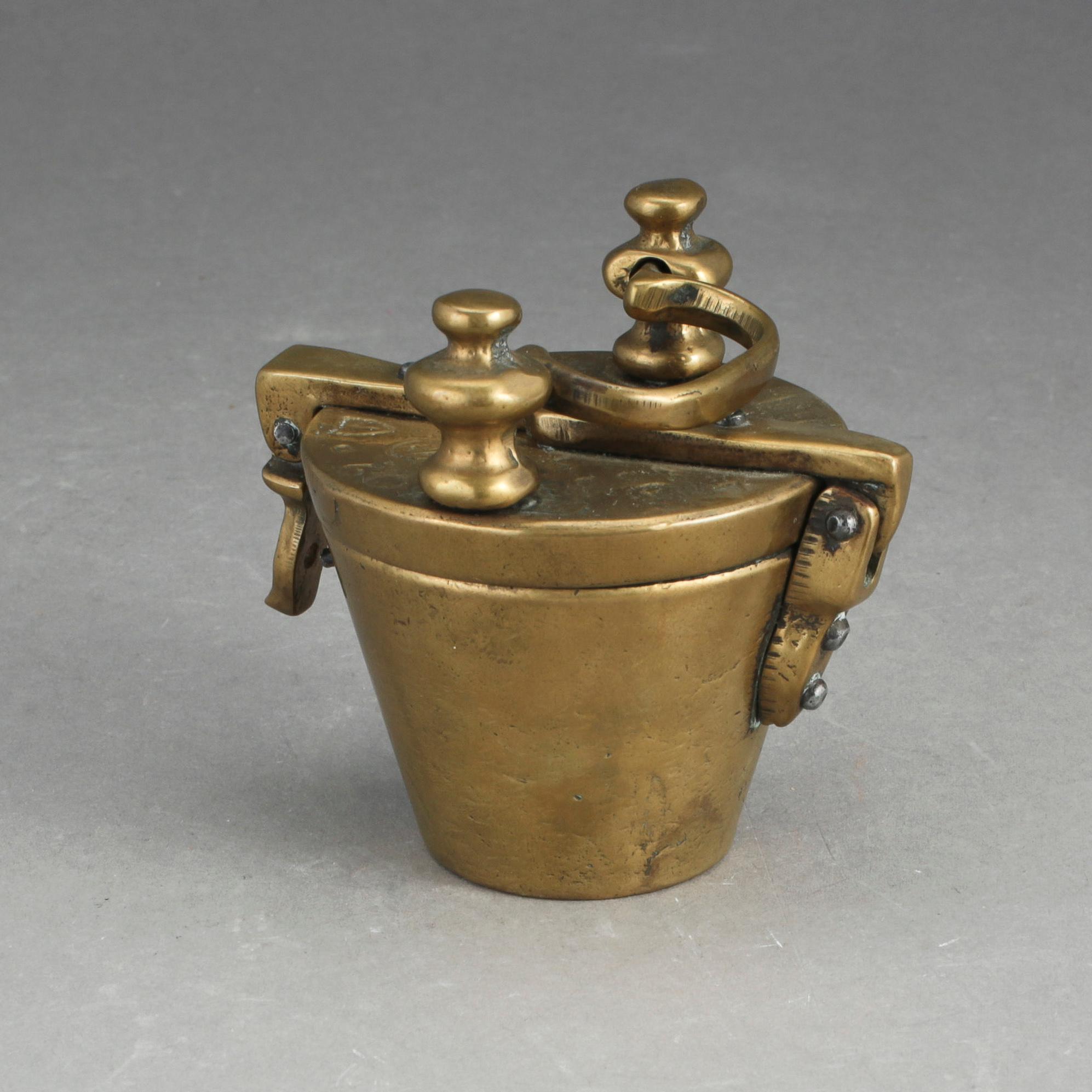 VIKTSATS, mässing, 1800-talets början.