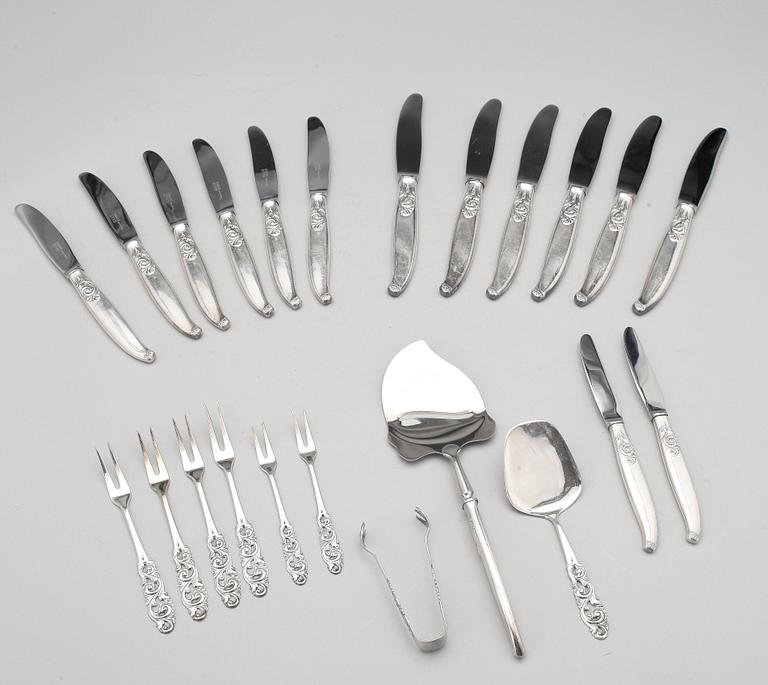 BESTICKSERVIS, 72 delar. Silver. Norge 830/1000. Totalt ca 2520 g.