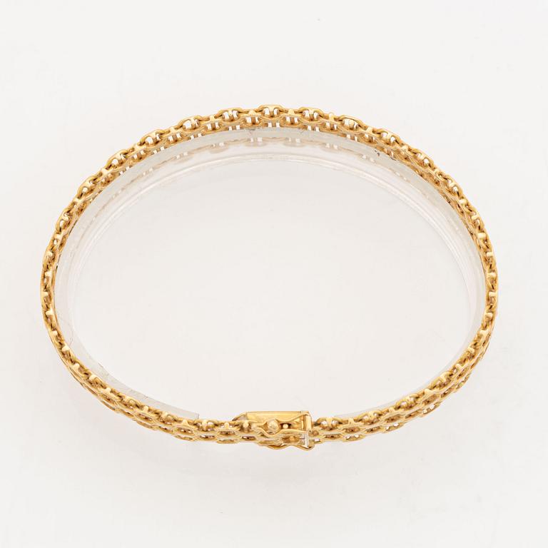 18K gold bracelet.