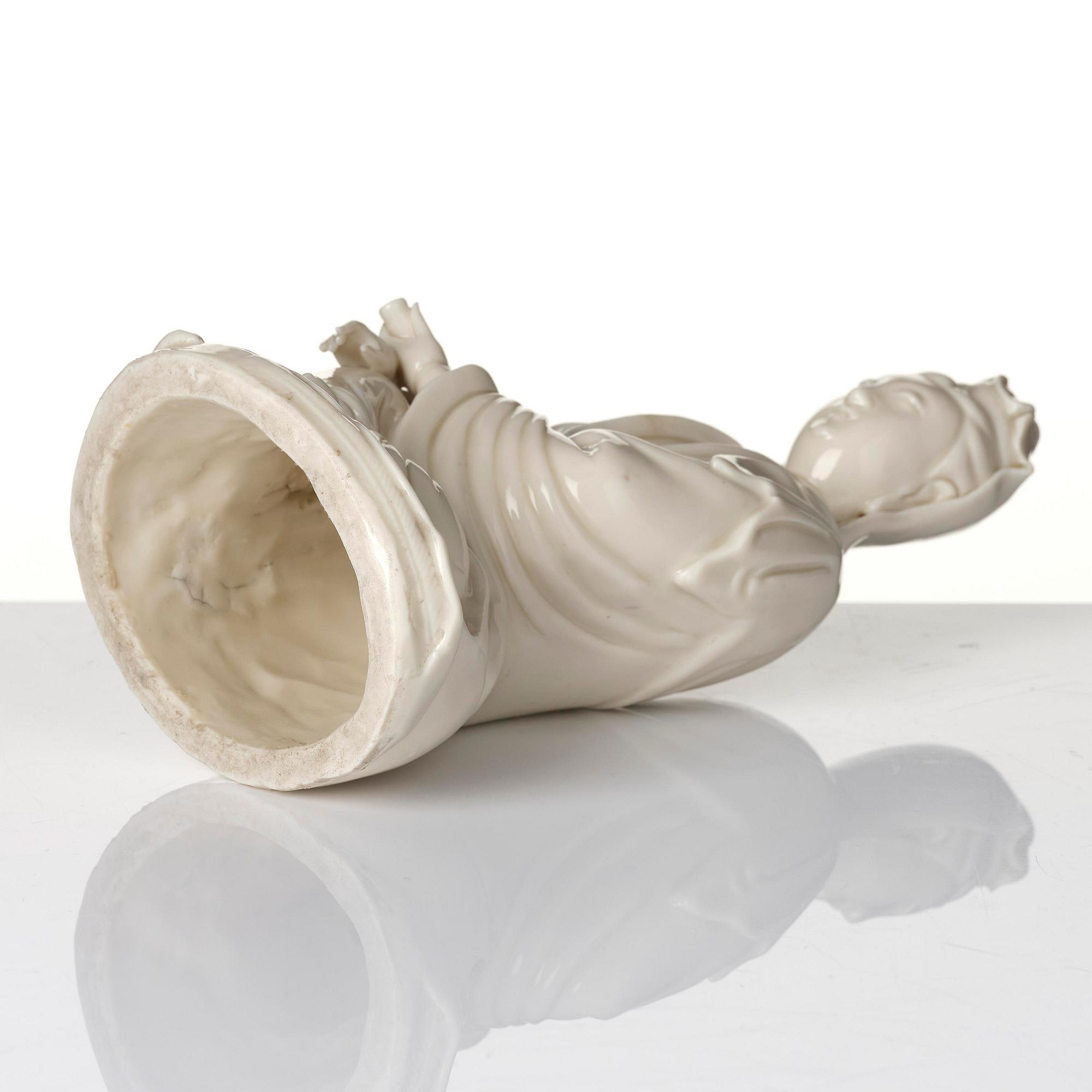 A blanc de chine figure of Guanyin, Qing dynasty. 19th century.