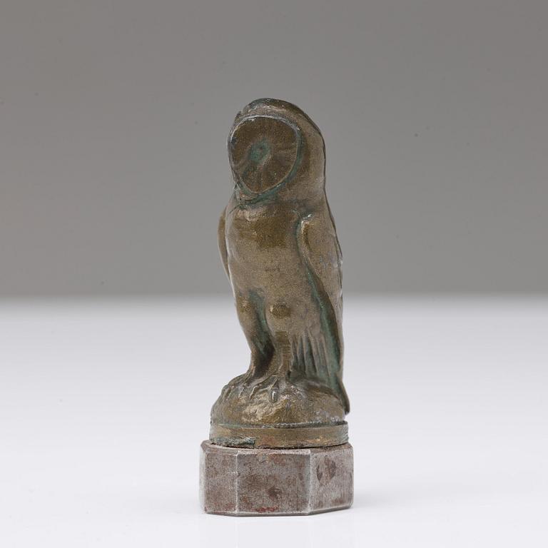 A 20th century bronze seal in shape of an owl.
