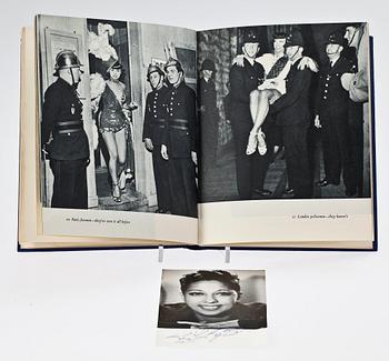 AUTOGRAF MED BOK, "The folies Bergère" av Paul Derval resp egenhändigt sign tryckt bild, Josephine Baker. 1950-tal.