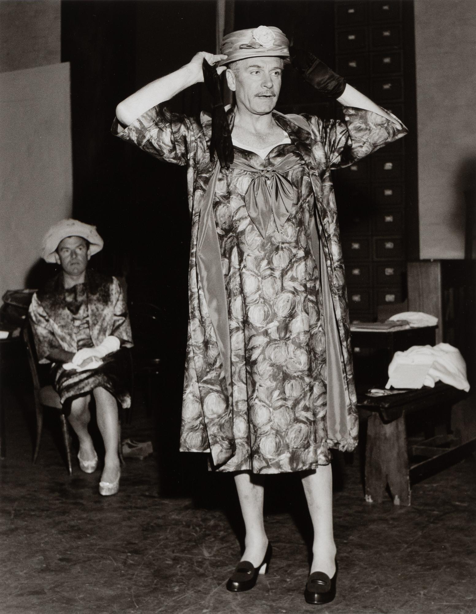 Terry O'Neill, "Laurence Olivier at the London Palladium", 1964.