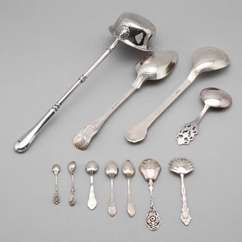 SAMLING SILVERSKEDAR OCH SLEV, 11 delar, 1800-/1900-tal. Vikt ca 470 gram.