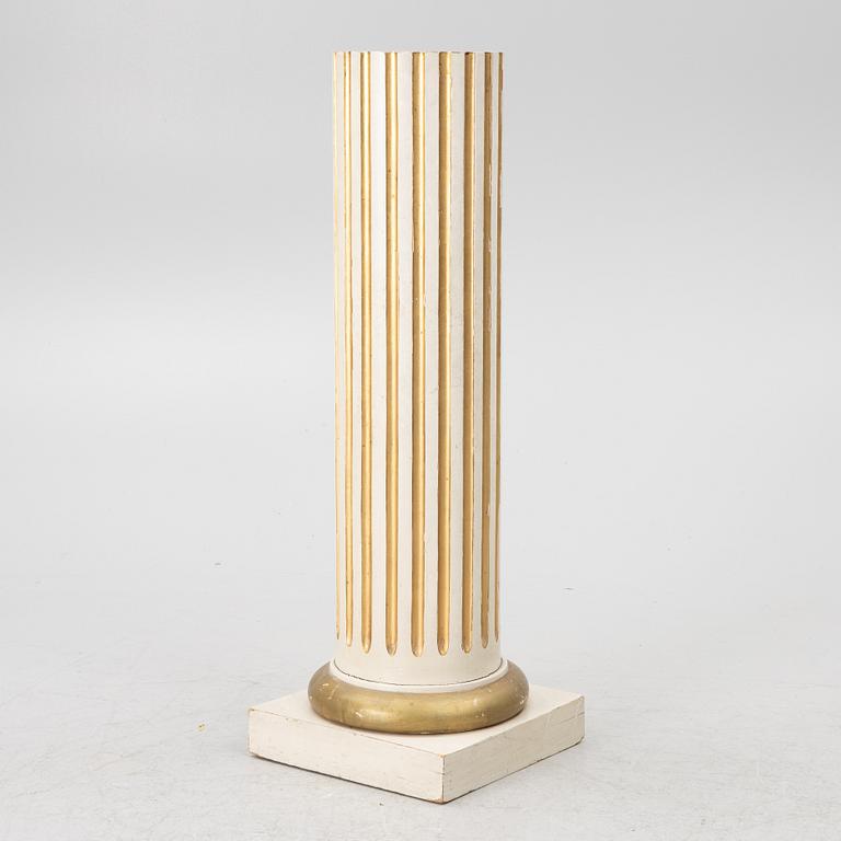 A pedestal, early 20th Century.