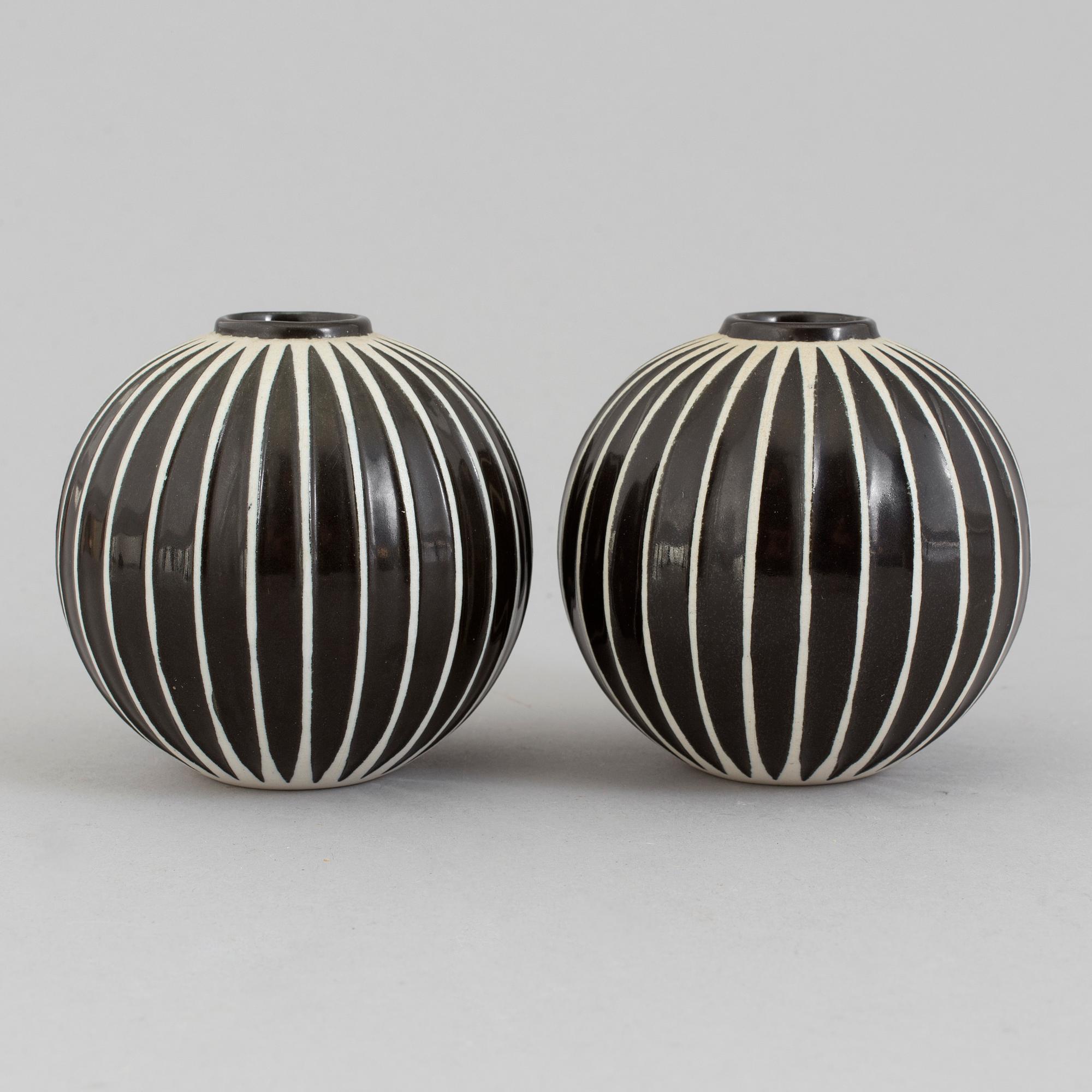 A par of second half of the 20th century 'Domino' vases by Stig Lindberg.