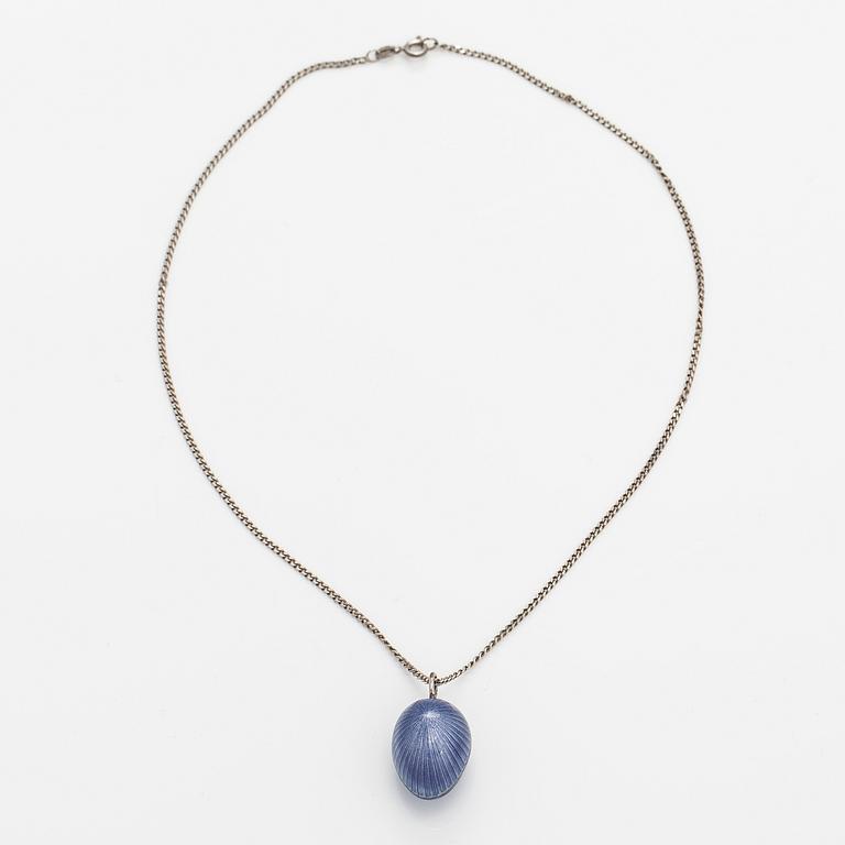 A Tillander, A silver necklace with an enameled egg.