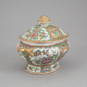 TERRIN MED LOCK, sk Kantonporslin, Kina, 1800-tal.