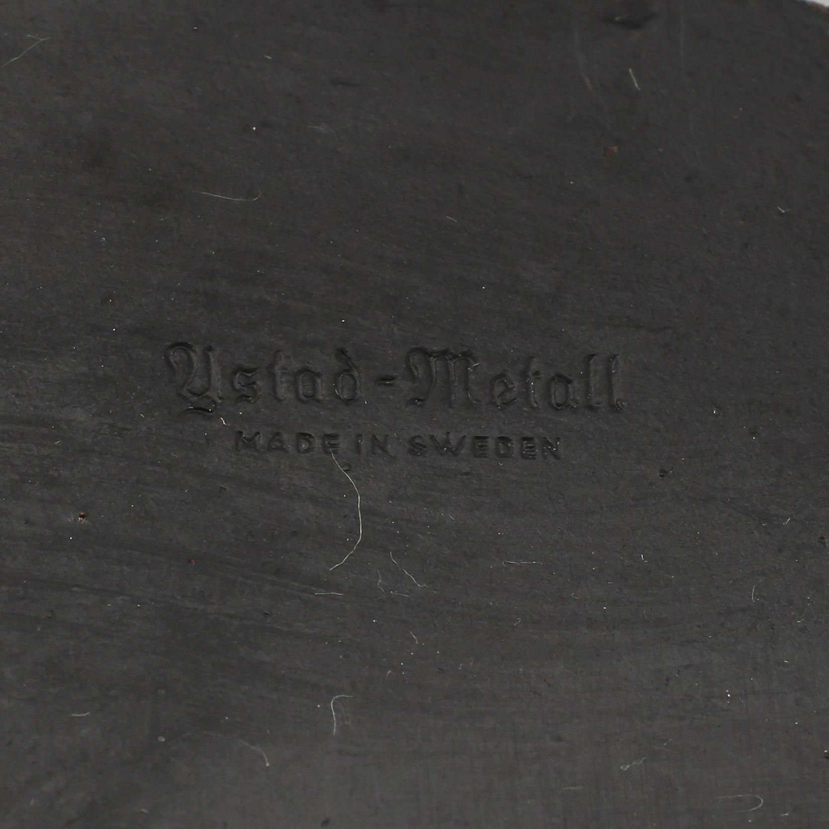 KLÄDHÄNGARE, lackerad metall, Ystad Metall, 1900-talets andra hälft.