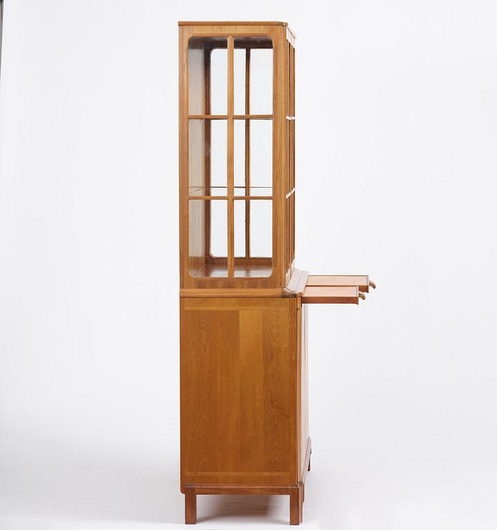 Carl Malmsten, an "Enstycksskåp" display cabinet, 1950s.