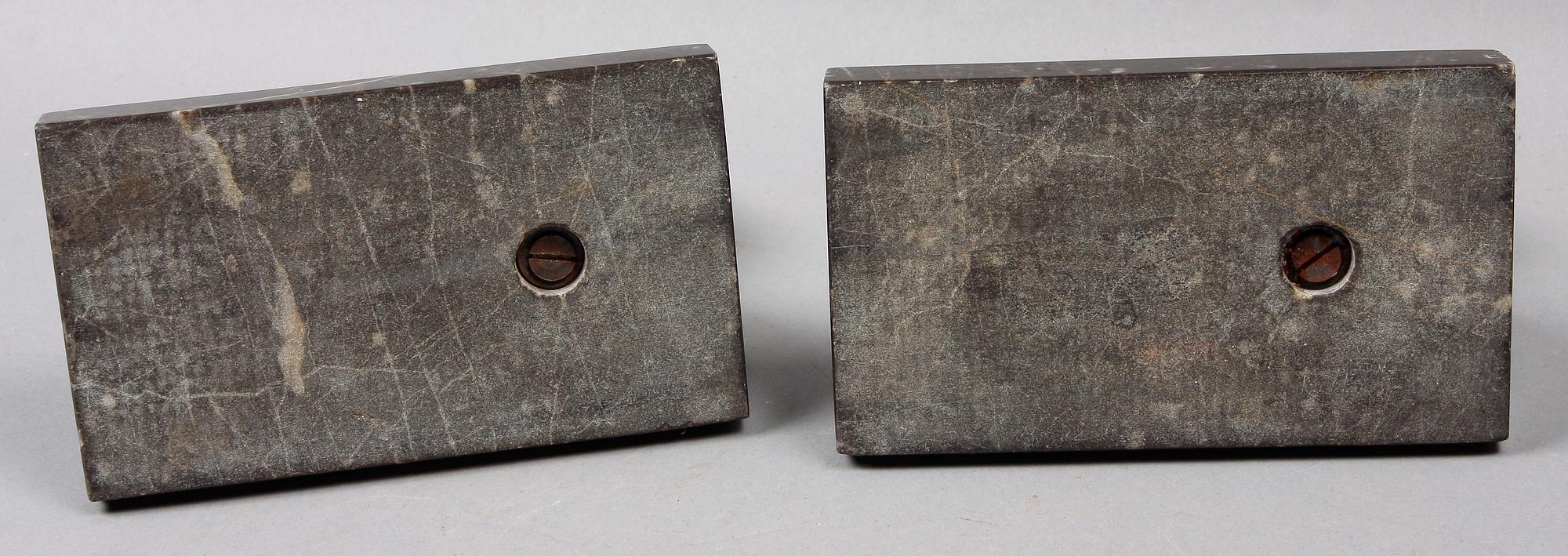 BOKSTÖD, 1 par, sten och patinerad metall, 1900-tal.