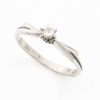 Ring in 18K white gold set with a brilliant-cut diamond.
