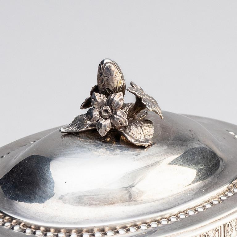 A Swedish Gustavian silver suger bowl, marks of Magnus Lindgren, Karlskrona 1788.