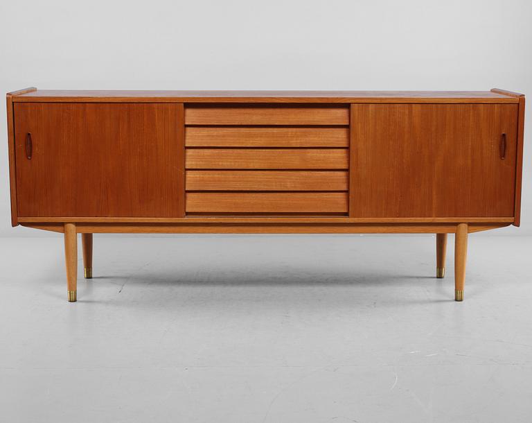 SIDEBOARD, "Trio", Nils Jonsson, Troeds, 1900-talets andra hälft.