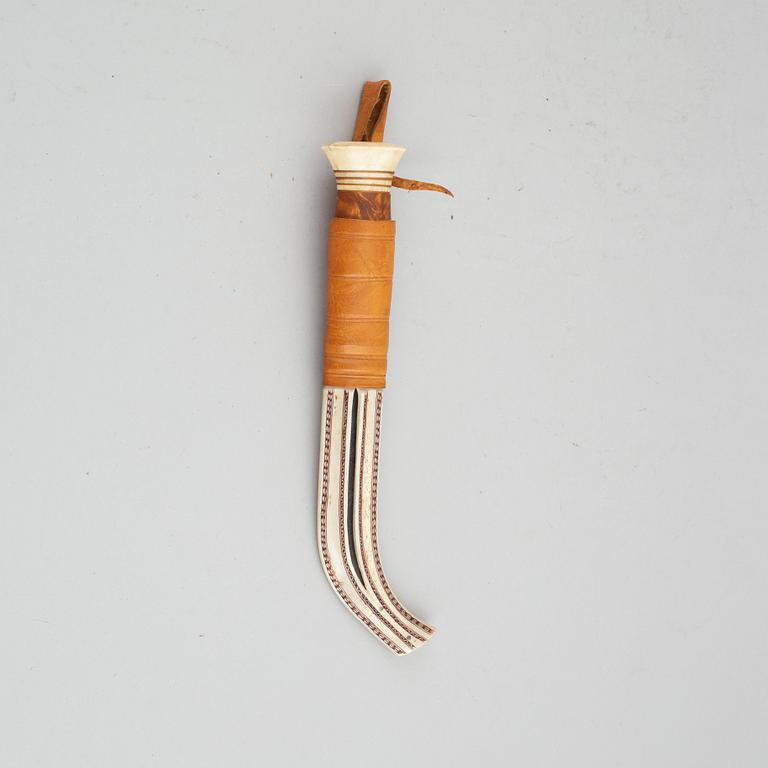 Esse Poggats, a reindeer horn Sami knife, signed.