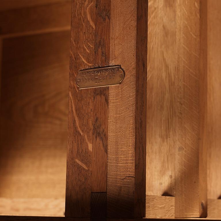 Carl Bergsten, an oak veneered sideboard/ chest of drawers, Nordiska Kompaniet Sweden 1923. Part of a set exhibited in Gothenburg 1923.