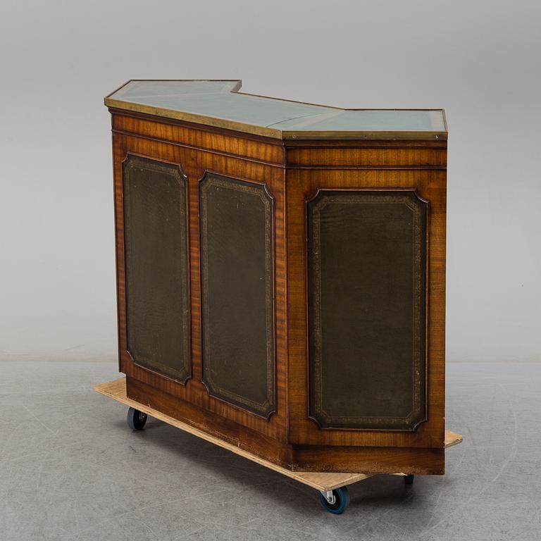 BARDISK. Engelsk stil, 1900-talets andra hälft.