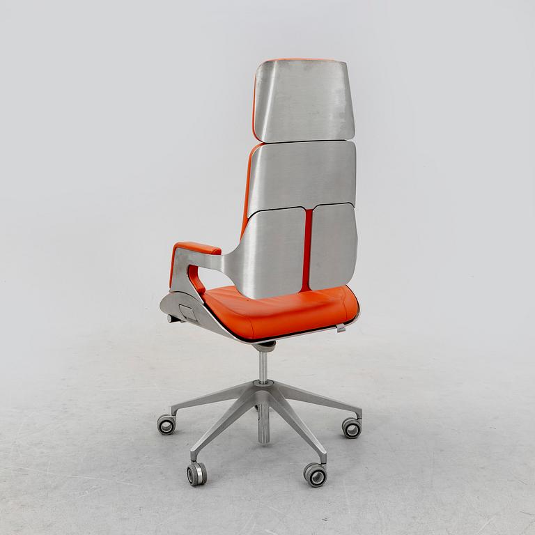 A leather and metal chair "Silver 362S" by Interstuhl, Germany.