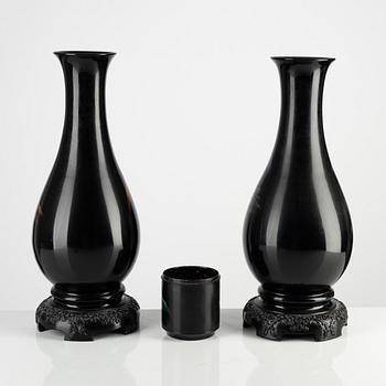 A pair of Japan lacquered vases and a brushpot/bottom for a box, around 1900.