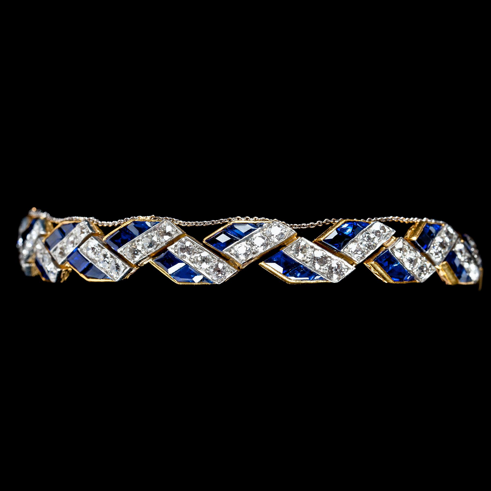 ARMBAND, med blå carréslipade safirer och 66 gammalslipade diamanter, tot. ca 4.50 ct.