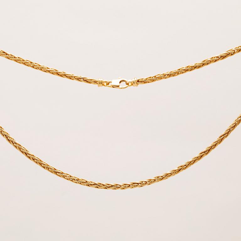 Necklace herringbone chain in 18K gold.