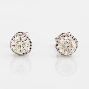 Brilliant cut diamond with GIA dossier.