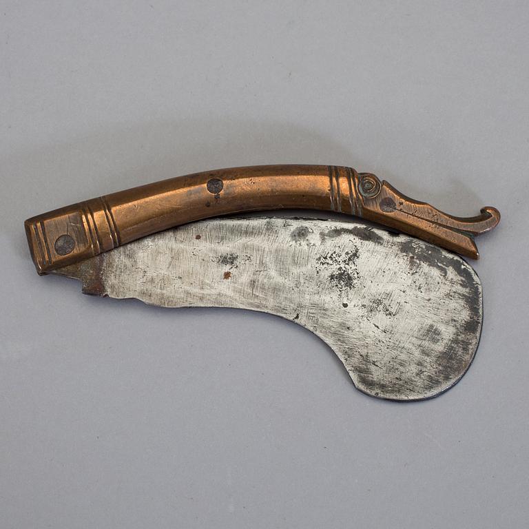 GÄSTABUDSKNIV, mässing, järn, 1700/1800-tal.