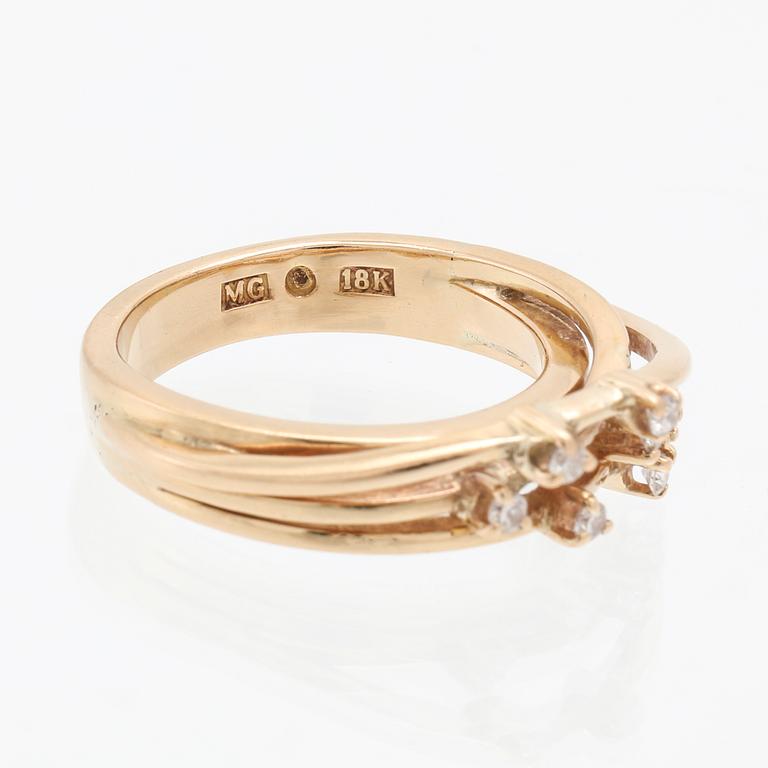 Ring in 18K gold with round brilliant-cut diamonds.