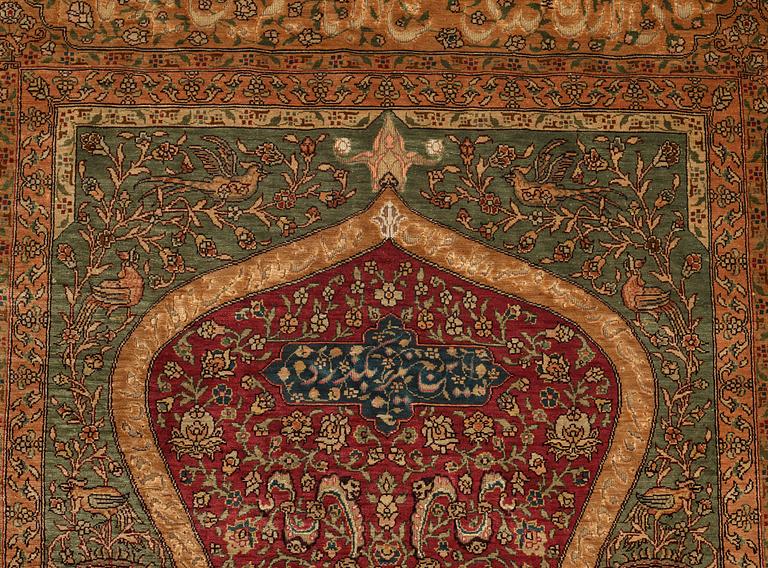 Matta, antik silke Kum Kapi med metallbroschering, Istanbul omkring 1910, "Sultan's Head Prayer" design.
