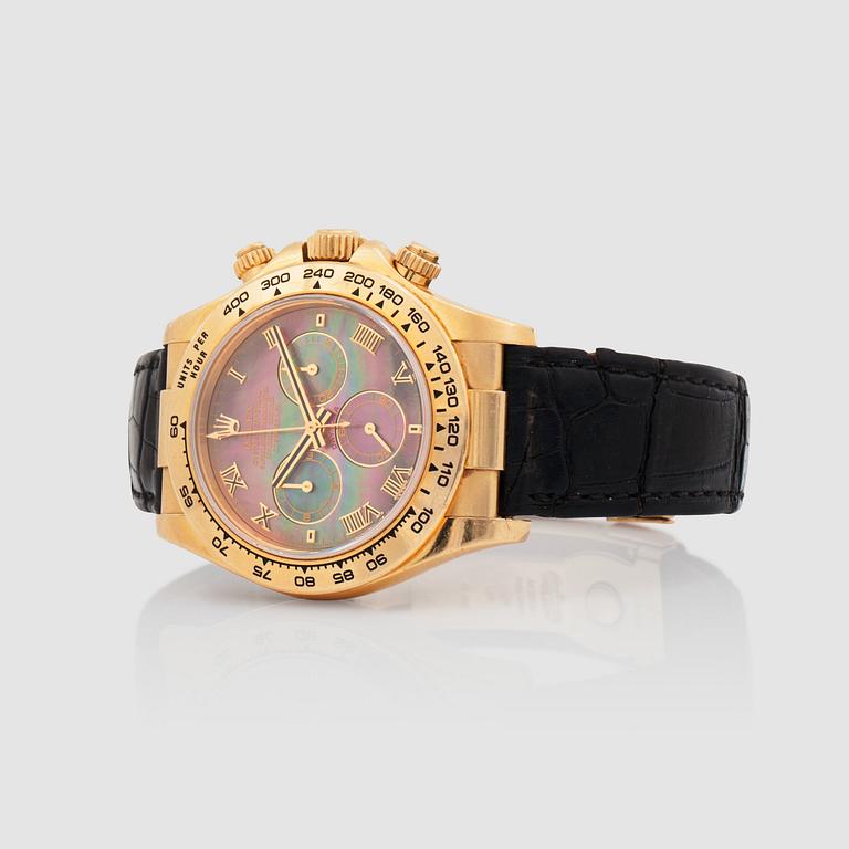 A Rolex Daytona Cosmograph. Automatic. Mother of pearl dial. Ø 40 mm. Case and clasp in 18K gold.