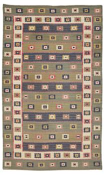 205. Märta Måås-Fjetterström, A carpet, "Grön äng", flat weave, ca 482,5 x 290,5-292 cm, signed AB MMF.