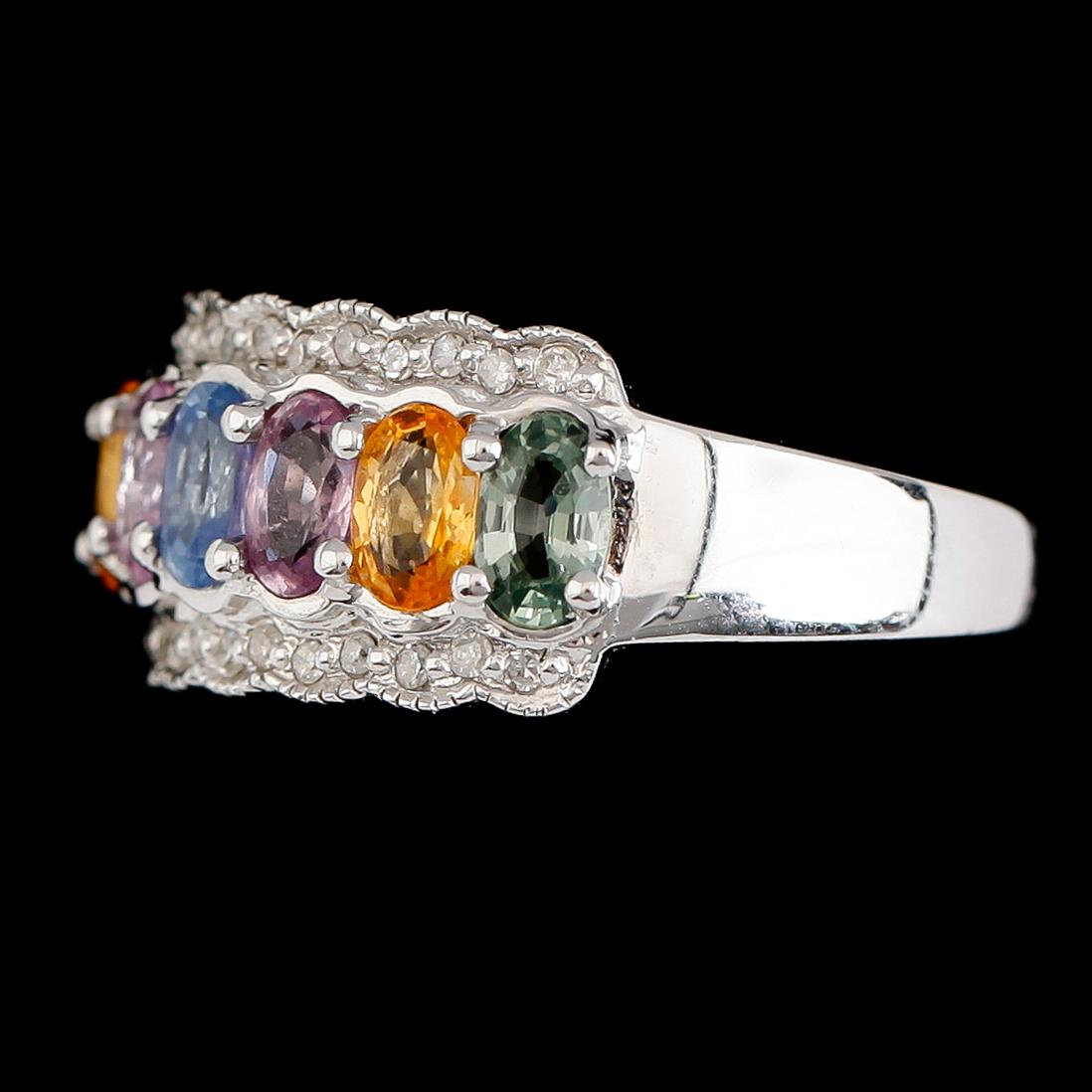 RING, 14K vitguld, diamanter tot ca 0.13 ct, flerfärgade safirer.